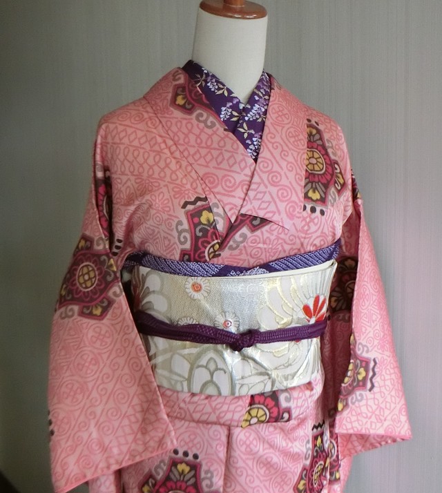 昭和レトロ ピンクモダン 袷着物 Kimono Bito