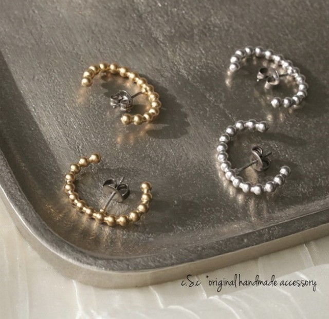 マットシルバーつぶつぶオーバルイヤーカフ風ピアス C S C Original Handmade Accessory