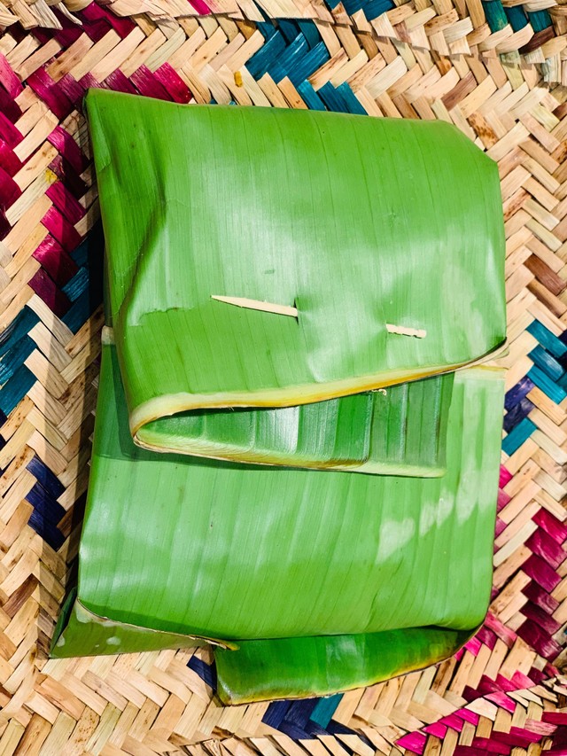 ２個セット バナナの葉に包まれたランプライス スリランカの滋味がたっぷりのアーユルヴェーダミール スリランカ人オーナーの経営する本格的アーユルヴェーダレストラン Taprobane タップロボーン