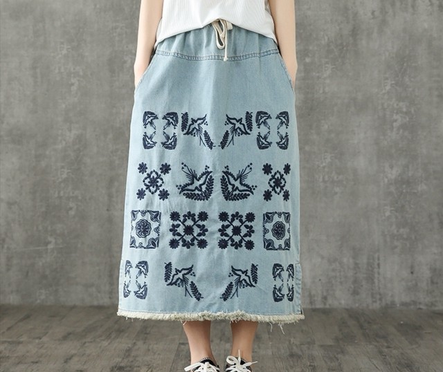 ゆったり 着心地がいい デニム 刺繍 スカート ロングスカート ステッチ 水色 コットン 綿 大きいサイズ 紋様 幾何学模様 フレアスカート 自然とゆったり暮らす服 キトイツカ