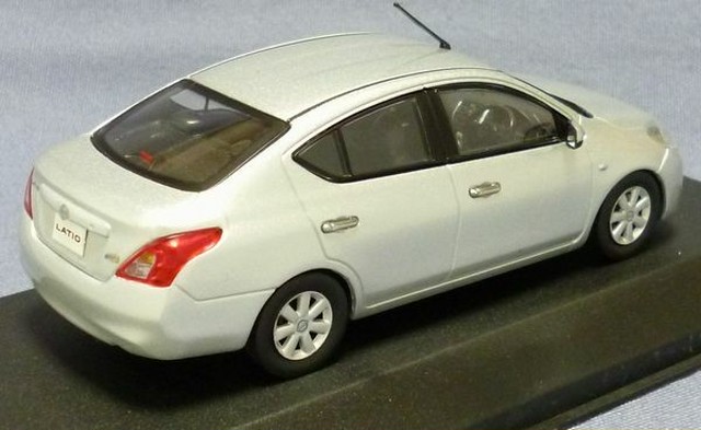 Jコレクション Jcpsl 日産 ラティオ N17 ブリリアントシルバー 絶版ミニカーショップ モノ レブ Base店