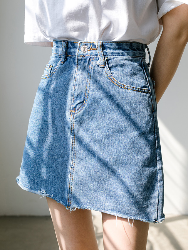 現代の髪型 ぜいたくミニ デニム スカート コーデ