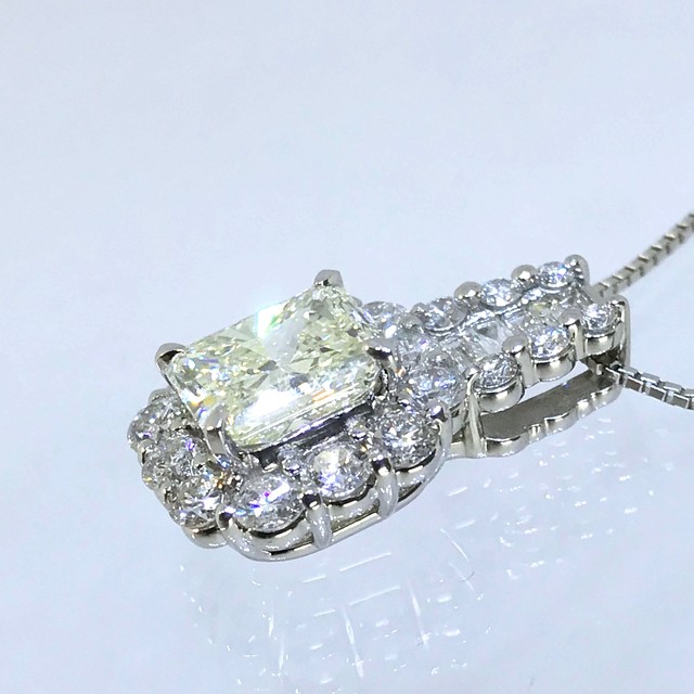 新品 2カラット 角ダイヤ Vs2 鑑定書付き イエローダイヤ ペンダント Jewelry Eclat