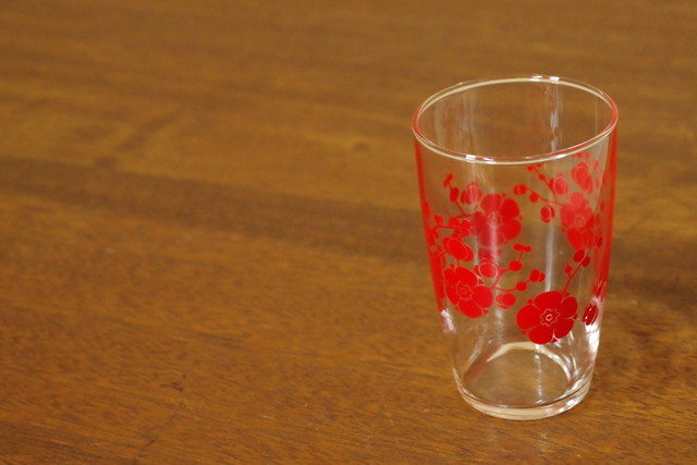 赤い花柄 ガラス タンブラー ガラスコップ ビールグラス ビアグラス 昭和レトロ 古道具 暮らしの古道具 古箱屋