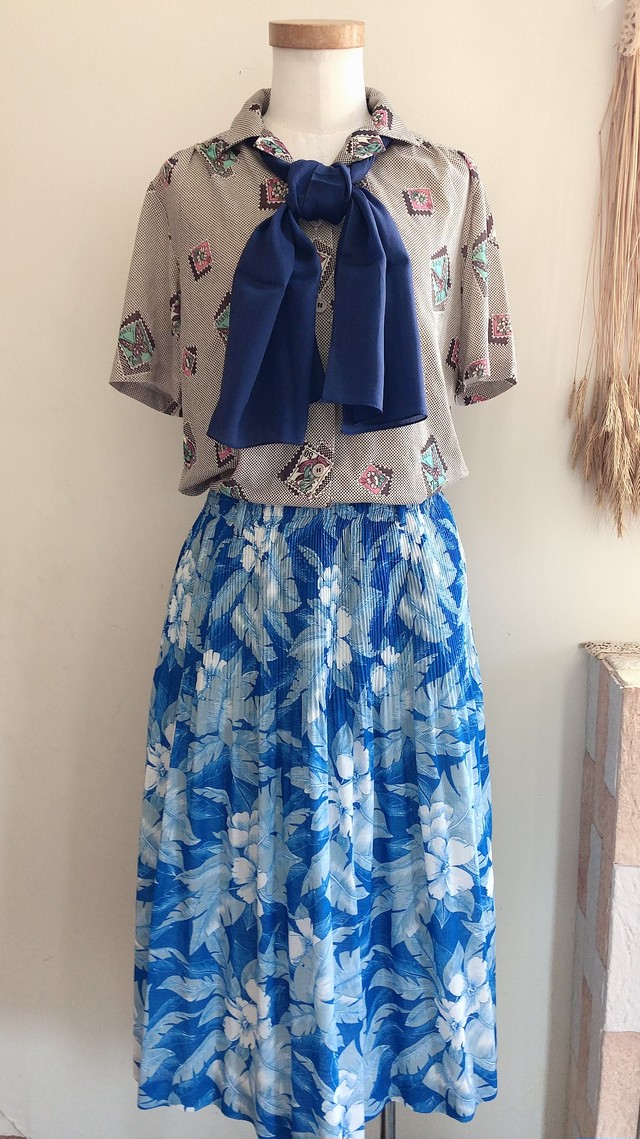 Japan Vintage ブルー 白 花柄スカート Antique Pigmalian