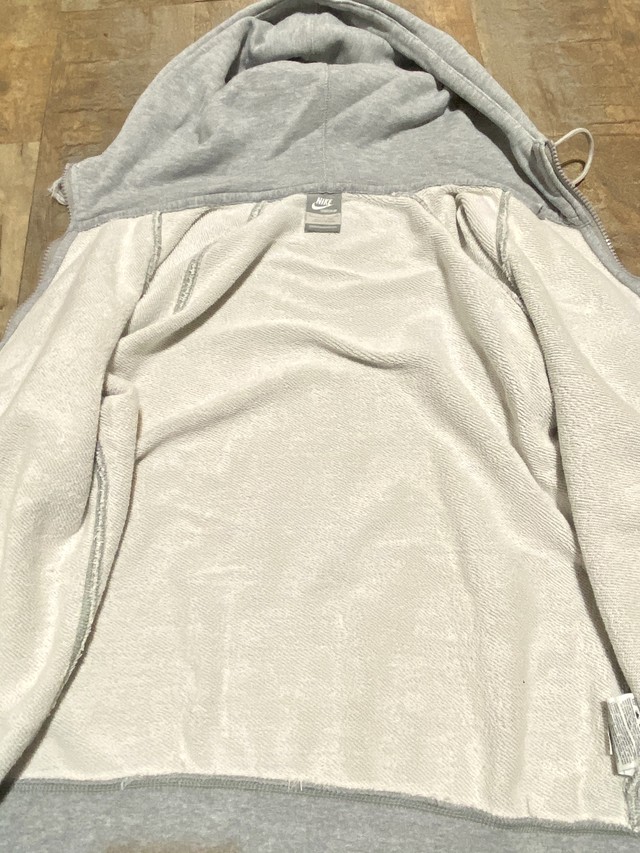 即納 ナイキ パーカー グレー レディース 古着 Nike マラソン ヒモ損傷 ロゴダメージ Lサイズ C Sugarz