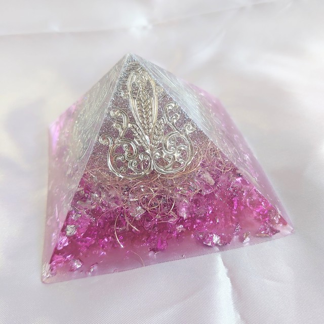 黄金比ピラミッド ピンク Jupika Licht