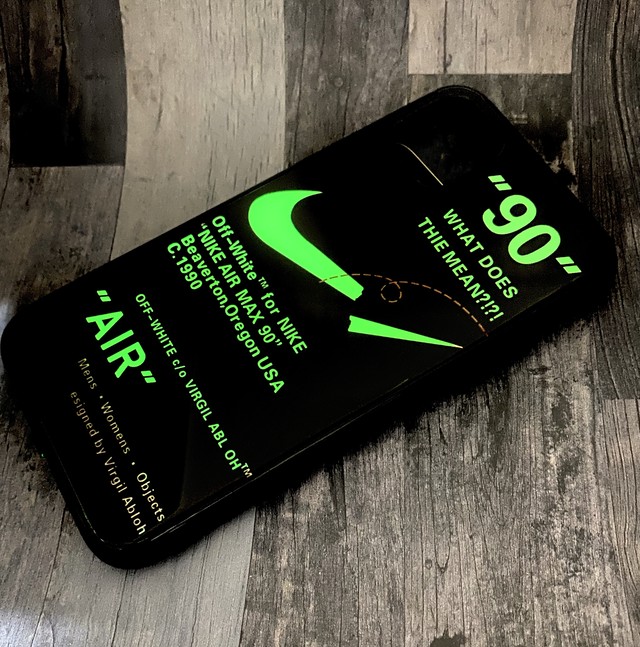 光るiphoneケース 11pro 11 ケース カバー Iphone Essential Store