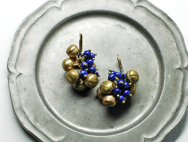 タイの鈴とラピスのたわわなピアス Ais