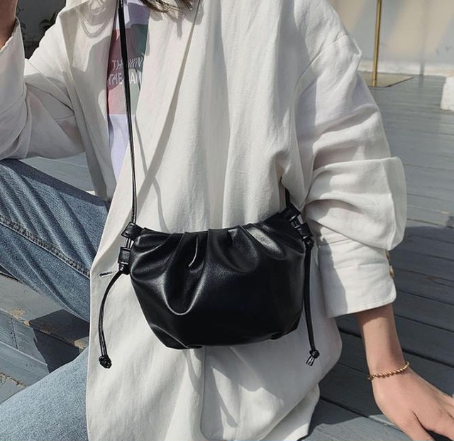 新品 ショルダーバッグ レディース 小さめ 鞄 かわいい シンプル 黒 斜め掛け 肩掛け Bladg