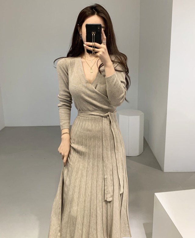 送料無料 ワンピース ニット ミモレ丈ワンピース 4色展開 ピンク オフホワイト ブラック カーキ ベージュ カラバリ豊富 無地 タイト スリム 長袖 プリーツ Aライン Vネック カシュクール カシュクールワンピース ラップデザイン ウエストリボン ハイウエスト ミモレ丈