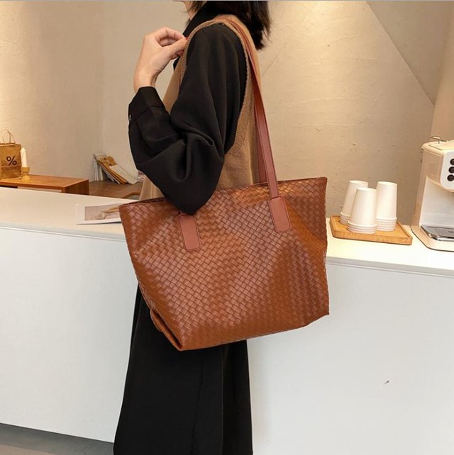 トートバッグ レディース おしゃれ 編み込み レザー 肩掛け シンプル カジュアル かばん 定番 茶 ブラウン Bladg