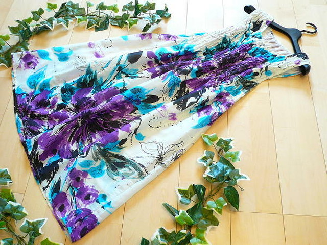 新品 3806 L インド綿100 大きな花柄 ワンピース 白紫花系 シャーリング 裏地あり 大人の夏スタイル 6 24 Enjoy Clothes