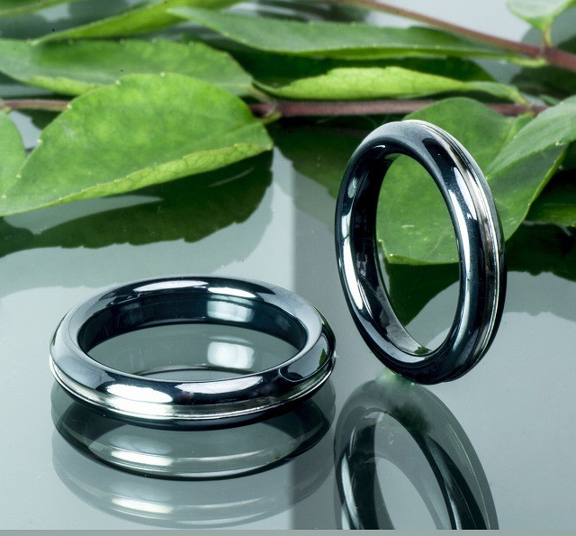 ジルコニウム結婚指輪 漆黒 ホワイトライン No3 アレルギーフリー専門 ブライダルリングショップ