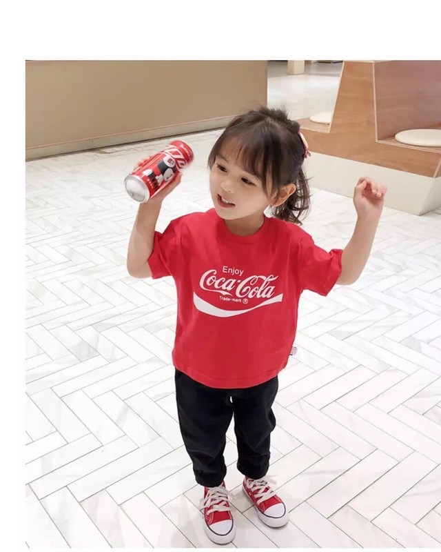 Kst1 Kids Baby 即日発送 可能 送料無料 3色 コカ コーラ T シャツ Coca Cola 子供服 韓国子供服 キッズ服 ベビー服 ツインコーデ リンクコーデ 親子コー デカップルコーデ 夏服 春服 フェスイベント 家族コーデ コカコーラ Yotsuha
