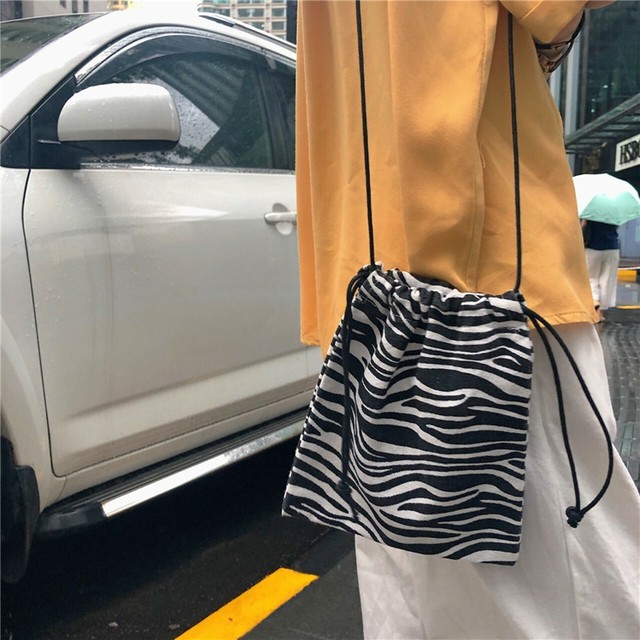 再販 送料無料 ショルダーバッグ 巾着バック ゼブラ柄 アニマル柄 ショルダー ミニバック 韓国 ゆるカジ カジュアル Relaxy