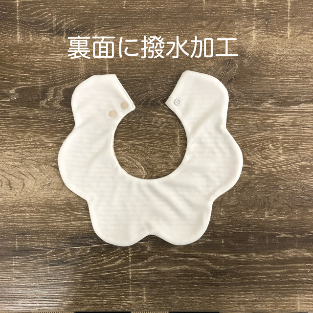 花びら型スタイ よだれかけ ドット 接結ニット 撥水 Bavillage 日本製のスタイ エプロン ベビーグッズのお店