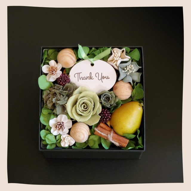 香るboxアレンジ 花と香りのギフト 花と香りとお気にいり