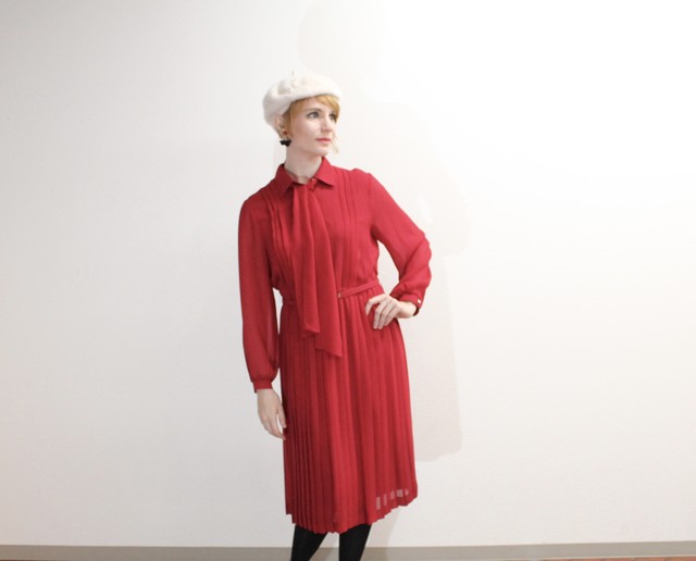 国産レトロな赤のブラウスプリーツワンピース ベルト付き Astro Creation Luxury Made In Japan Vintage Fashion