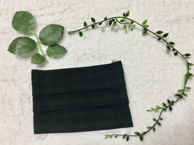 手作りマスク 子供用 小学中 高学年用 濃緑のチェック柄 Tomomi工房 ハンドメイドのアクセサリーを販売しています