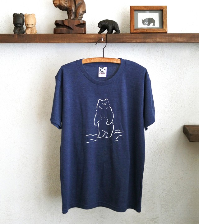 ゆるい熊の絵のtシャツ ネイビー 缶バッジ付き Mokuji