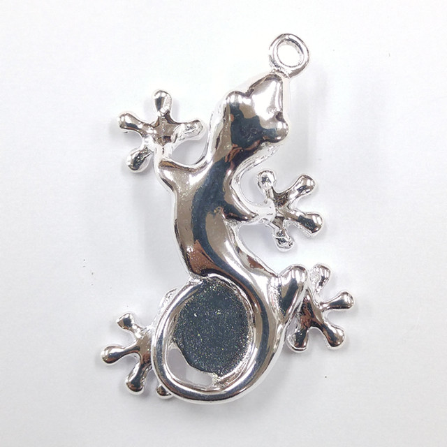 送料込 レターパックプラス シルバーチャーム やもり 貝殻 アクセサリーパーツ通販 Suraj