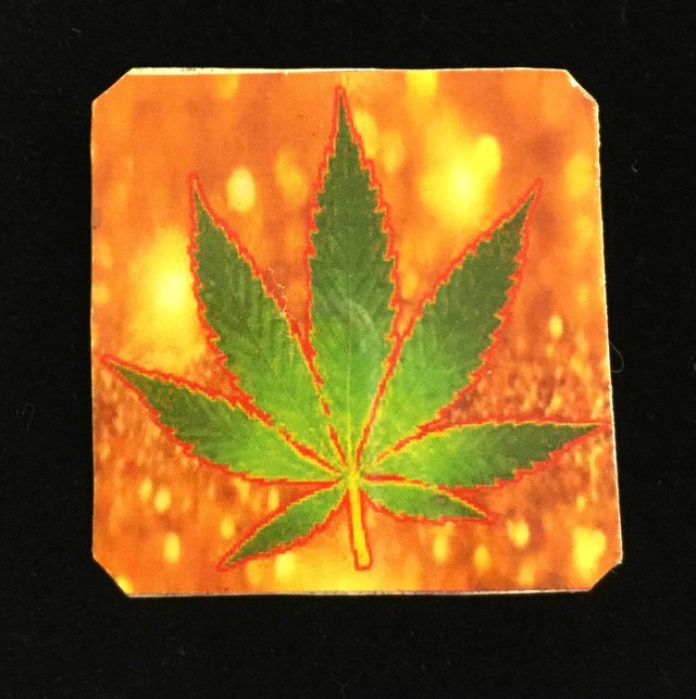 ジャマイカ直輸入 マリファナ バッジ ピンバッジ レゲエ ジャマイカ雑貨 レゲエ雑貨 Mondy Clothe ジャマイカ直輸入 マリファナ バッジ ピンバッジ レゲエ ジャマイカ雑貨 レゲエ雑貨 Mondy Clothe