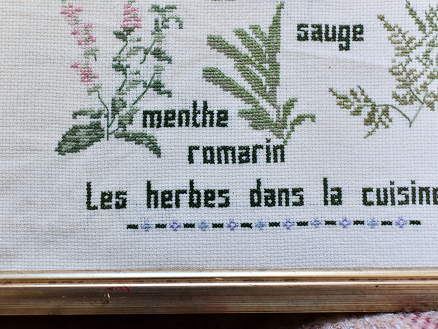 お取り置き 額に入ったかわいいハーブ刺繍のクロスステッチ フレンチアンティーク Apres Demain Brocante
