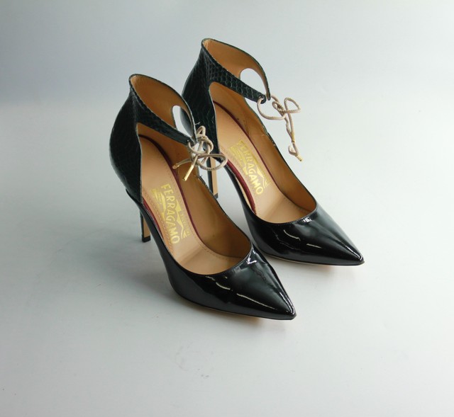 フェラガモ レディース 特別価格 セール 即完売 美品 黒 ブラック パンプス ピンヒール エナメル カジュアル 革靴 本革 革 靴 Leather Box Tokyo