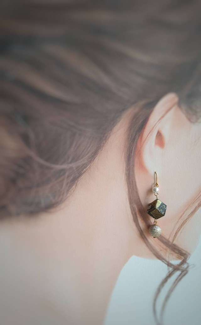 和風ピアス 千代紙箱ピアス 黒金折り紙 和み屋 なごみや つまみ細工や和風小物 アクセサリーのハンドメイドショップ