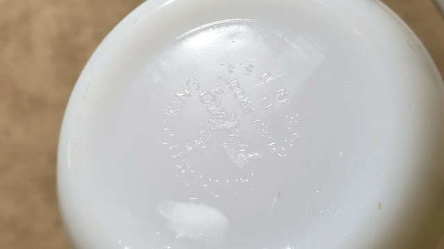 【アンティーク】ファイアーキング ANCHOR HOCKING SNOOPY MILK GLASS MUGS AND BOWLS