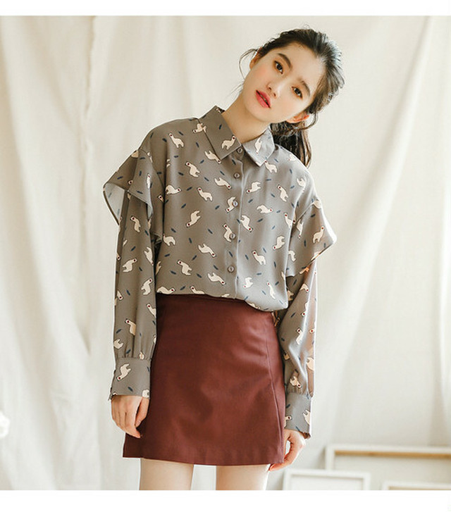 可愛いアニマル柄 肩フリルブラウス Yumi Shop