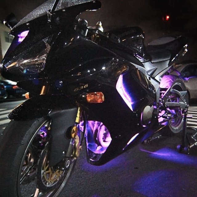 送料無料 Ledテープ ピンク 300連 黒ベース 専用コネクター付 5m 防水 12v テープライト 桃 紫 車 自動車 バイク オートバイ Shop Tsukimi