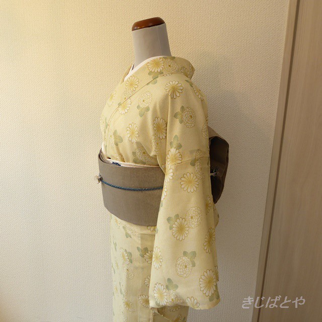洗える着物 クリーム色に菊の絽の小紋 きじばとや