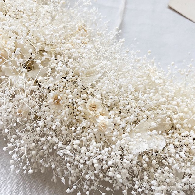 かすみ草たっぷりのリースブーケ 送料無料 プリザーブドフラワー 結婚祝 新築祝 出産祝 かすみ草 リースブーケ ウェディングブーケ ウェディングドレス カクテルドレス Tutumariee