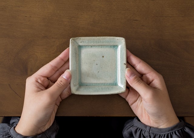 灰釉 角豆皿(小皿・お茶請け皿・取り皿・醤油皿)/くるり窯