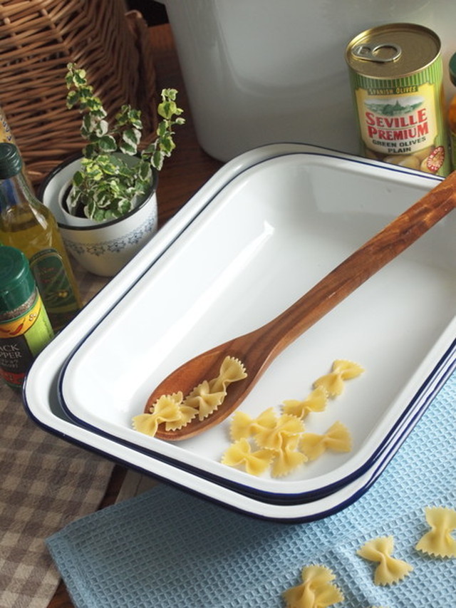 ホーロー雑貨 ホーロー ベイクパン バット S ホワイト ネイビー 琺瑯 北欧雑貨 カントリー雑貨 キッチン雑貨 ナチュラル雑貨 雑貨屋カンフィ