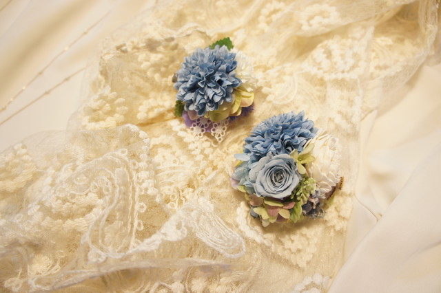 親子でお揃い ブルーのコサージュ Flower Arrangement Piment Rouge