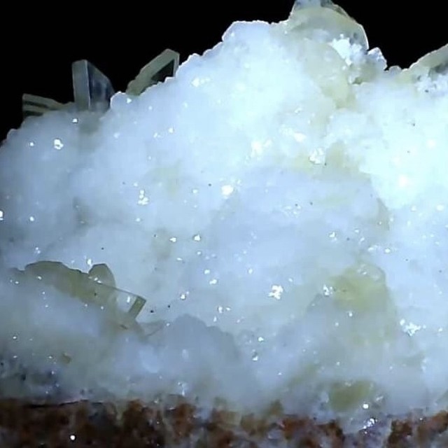 2種類の結晶が一度に見られる バライト 重晶石 Stella鉱物館