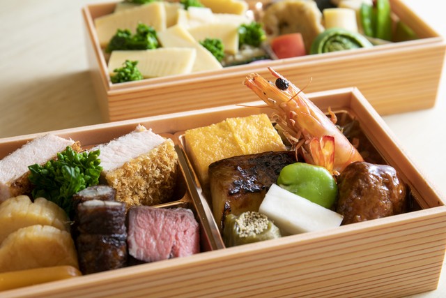 藍泉会席弁当 《5名様分より承ります》