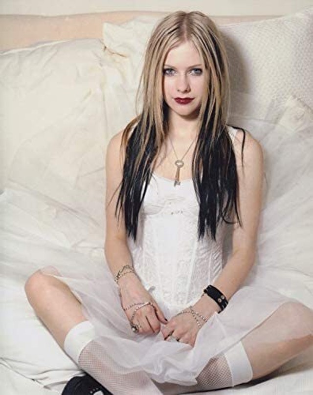 直輸入 大きな写真 アヴリル ラヴィーン Avril Lavigne Movieimages 大分市府内町2 3 天神ビル101 080 42 9150
