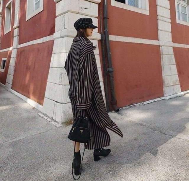 シャツワンピース ストライプ ロングシャツ シック クール 海外ファッション 韓国ファッション 大人気 ブロガー ギャル 体型カバー 重ね着 オフショル風 スリット ロング丈 オーバーサイズ Leaflower 001 リーフラワー レディースファッション専門店