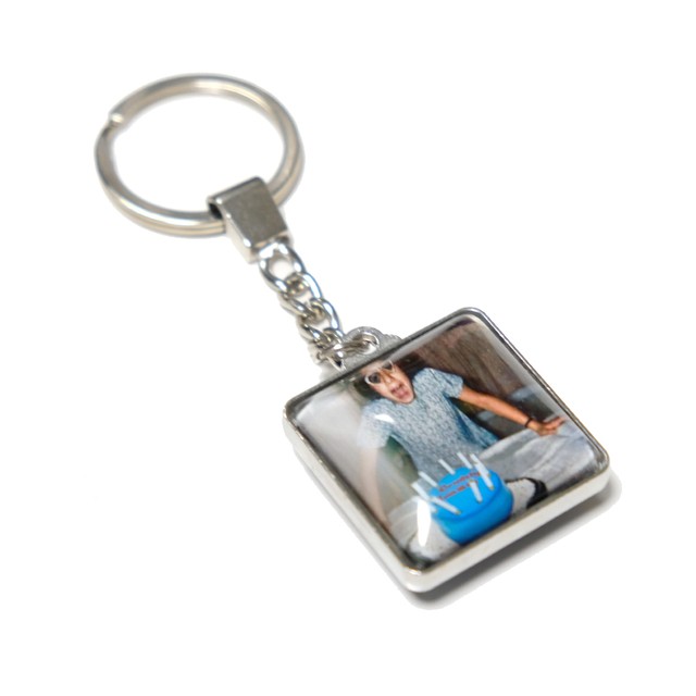 【Crudely Hommes】Girl with Cake Souvenir Key Chain