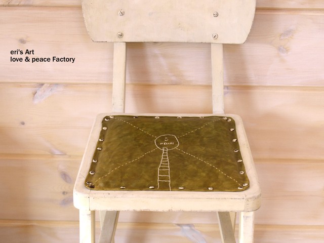 刺繍を施したリメイク椅子 FA-002 ※販売を中止しました