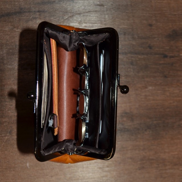 コインキャッチャー付き がま口 ブラウン オイルレザー 本革 財布 ヴィンテージ カネ恋 Giuzin
