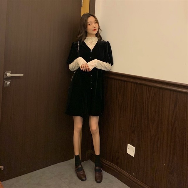 上v ネック レース インナー コーデ ファッショントレンドについて