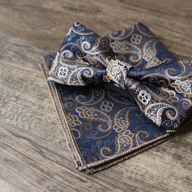 送料無料 メンズ蝶ネクタイ ハンカチーフセット ペイズリー柄 ブライダル 結婚式 タキシードに Cosmopolitan 雑貨屋