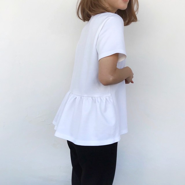 フリルtシャツ Tinoir