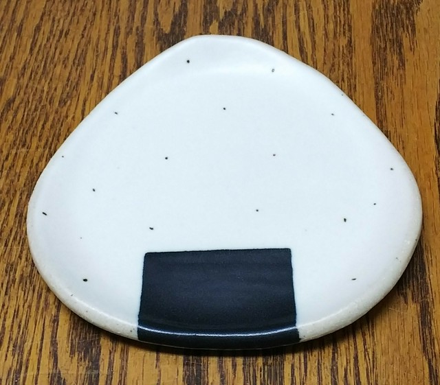 おにぎり皿 ｌ ごま塩 陶器 しののめ窯 鈴木あかね 遊器ギャラリー