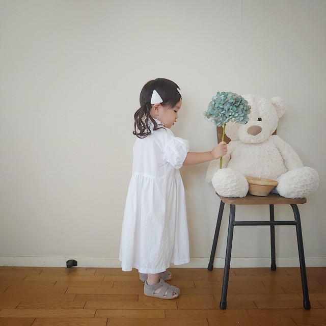 白 ワンピース 夏 キッズ ベビー オフ白 オフホワイト 半袖 5分袖 5分丈 ぽわん袖 フリルネック お揃い 親子 ハンドメイド大人服 子供服 ベビー服 Toimeme